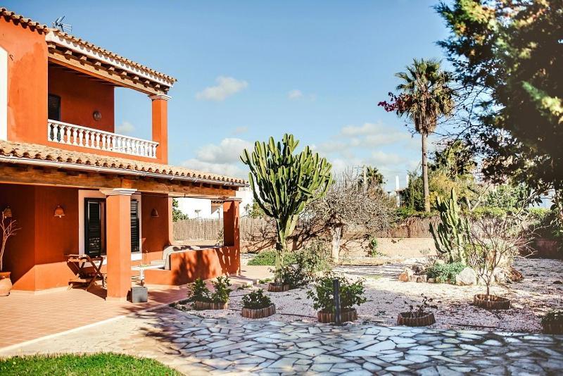 Villa Rosada - Private Pool & Barbecue Sant Josep de sa Talaia Exterior photo